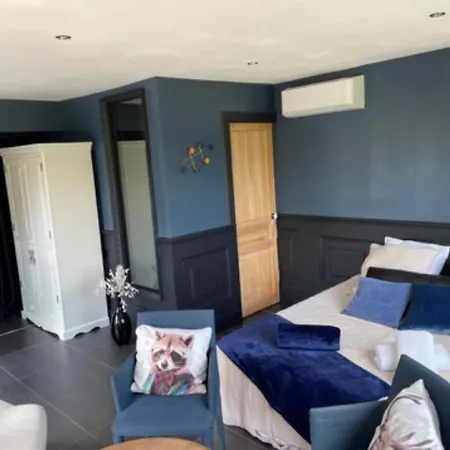 Elegante Avec Terrasse 3* Souvigny